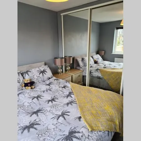 Ground Floor Flat With Garden. 10 Min To The Beach Apartment *