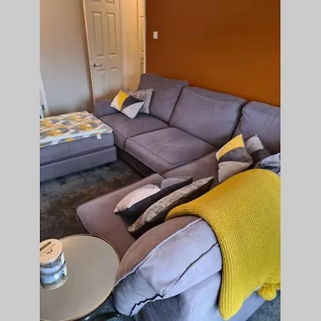 Ground Floor Flat With Garden. 10 Min To The Beach *