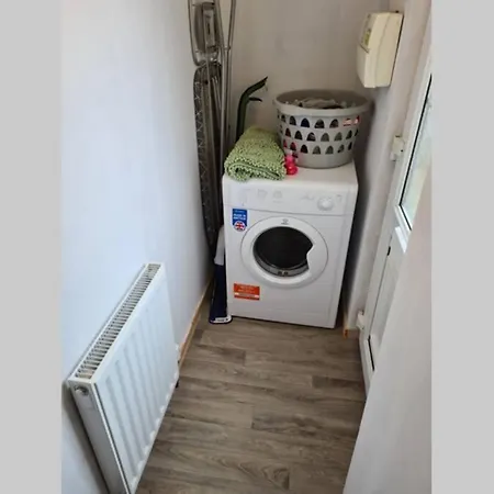 Ground Floor Flat With Garden. 10 Min To The Beach *
